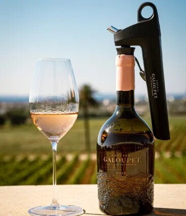 Picture showing how long does rose wine last after opening with a Coravin