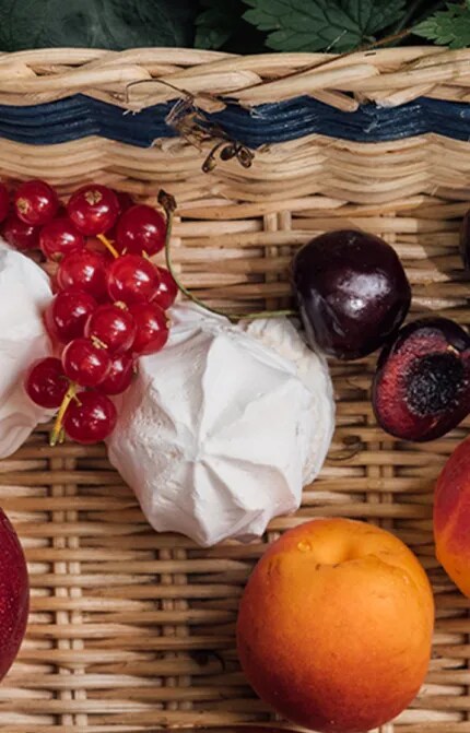 Meringues aux Fruits d'Été, Miel de Garrigue et Crème Fraîche accord mets et rosé de Provence pour le dessert