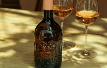 Someone drinking finest rosé wine from Château Galoupet 